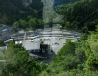 小さく見える地上駅