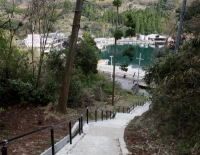 舟屋の里公園から漁港への階段